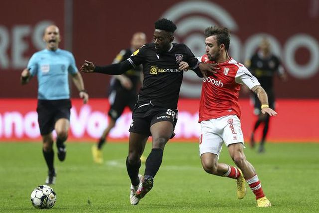 Eteki sai para o Alcorcón