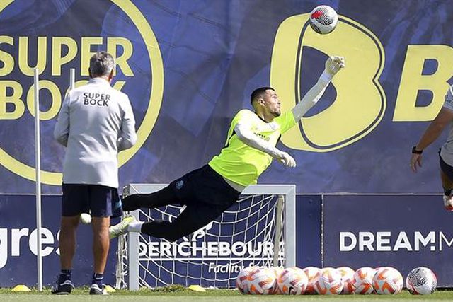 Diogo Costa e João Mário reintegrados
