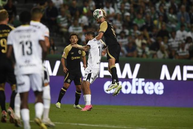 «Cotovelada que Gyokeres me deu era para expulsão»