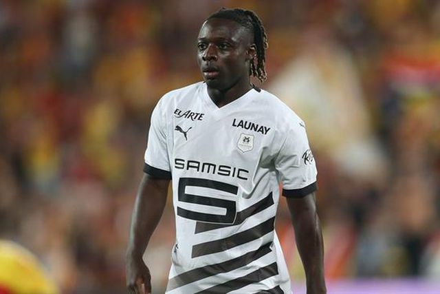 Guardiola vai ao Rennes buscar substituto de Mahrez