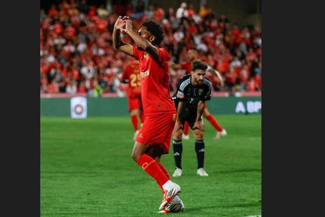 Galos reduzem desvantagem (veja o golo)