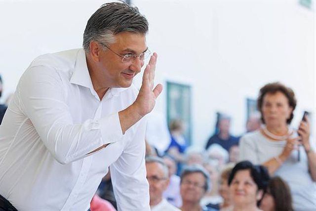 Primeiro-ministro croata viaja para atenuar tensão após detenção de adeptos