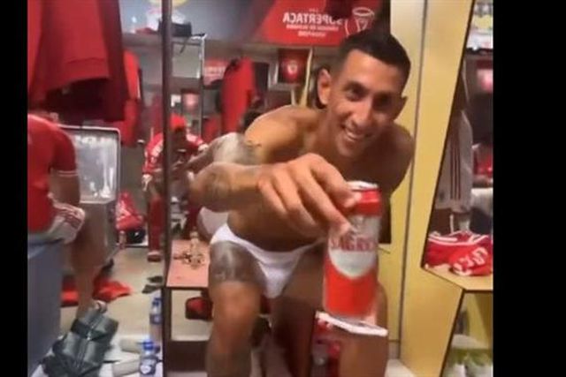 Festa no balneário com direito a brinde (vídeo)