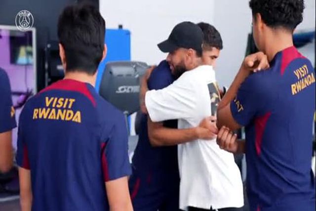 Neymar despediu-se dos companheiros do PSG
