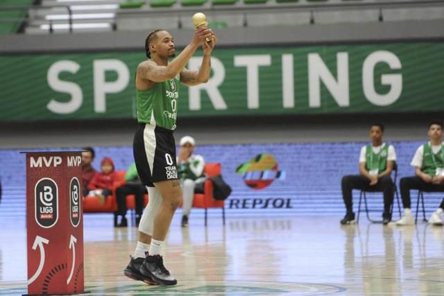 Travante Williams deixa Sporting