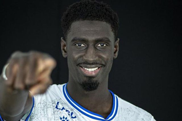 Feirense vence Penafiel em jogo com duas expulsões e 20 portugueses de início!