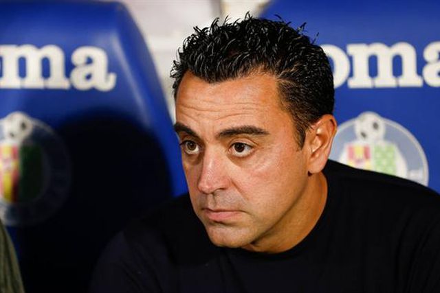 Xavi 'parte a loiça': «Vergonha. Mão é inventada» (vídeo)