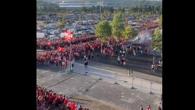 Milhares de adeptos saudaram campeões nacionais à chegada (vídeo)