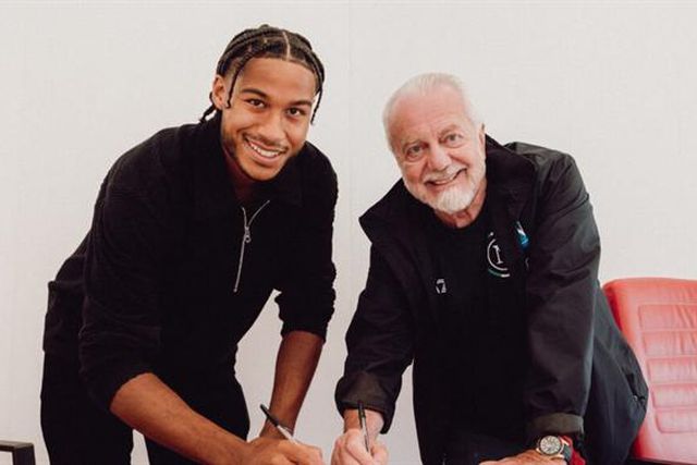 Oficial: Nápoles contrata médio sueco