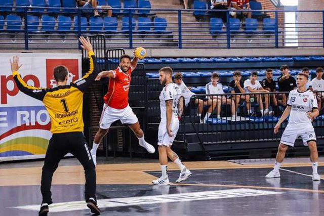 Benfica entra a perder com o Melsungen