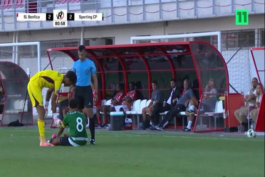 Guarda-redes do Benfica fez isto e viu cartão branco no dérbi com o Sporting em sub-23