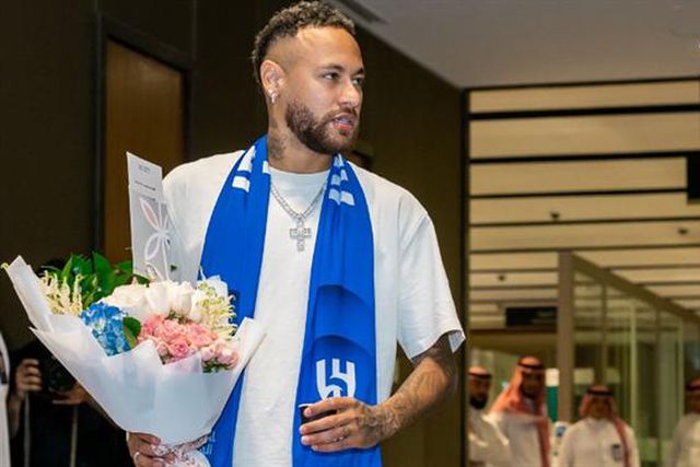 Apresentação de Neymar motiva mudança de estádio