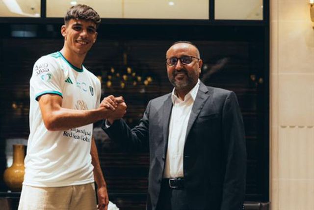 Oficial: ‘Joia’ da formação ruma ao futebol saudita