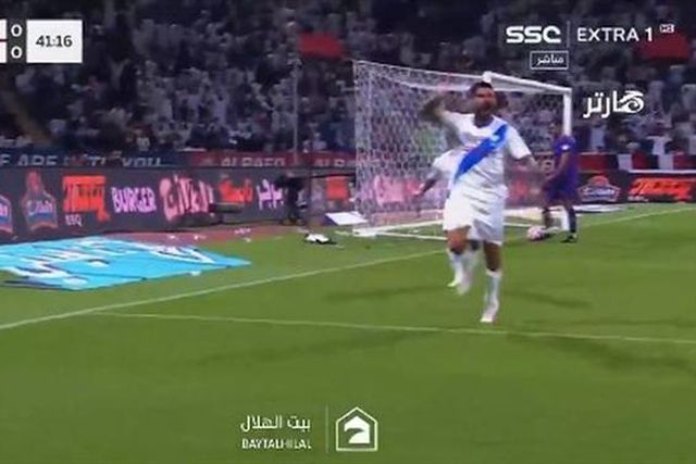 Mitrovic chegou, viu, jogou e marcou - com assistência lusa! (veja o golo)