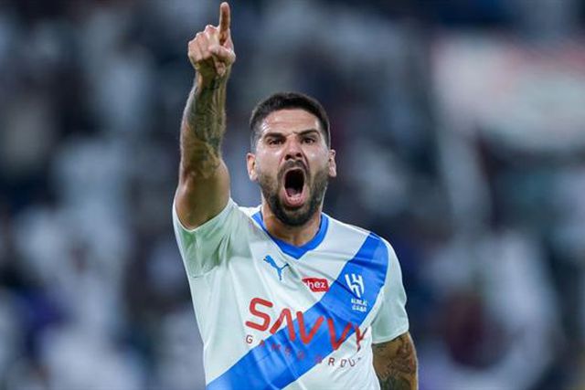 Estreia de Mitrovic a marcar no regresso às vitórias para Jorge Jesus