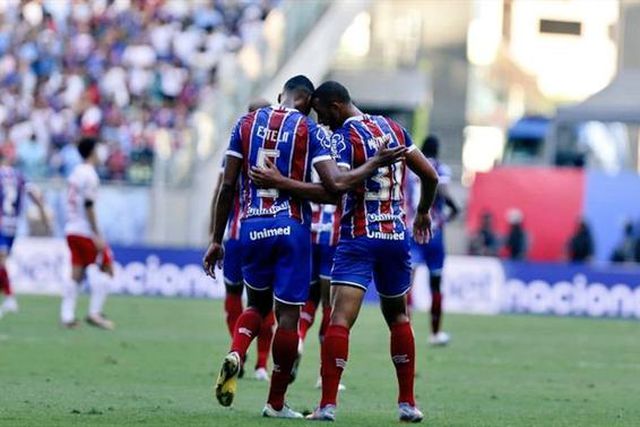 Renato Paiva vence Caixinha com goleada