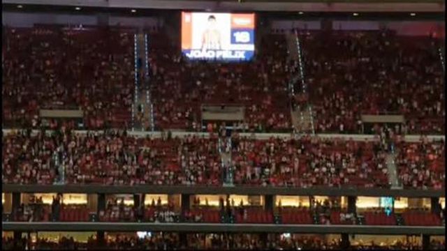 João Félix recebe vaia monumental dos adeptos