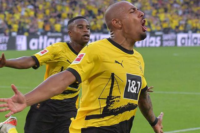 Borussia Dortmund vence perto do final