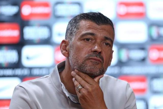 «Não acredito em jogos psicológicos com jogadores experientes e frente a um clube tão grande»