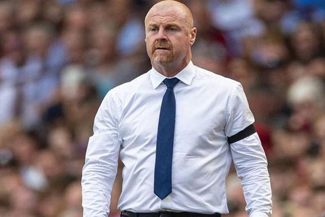 Canal pede desculpa a treinador por comentários sobre roupa