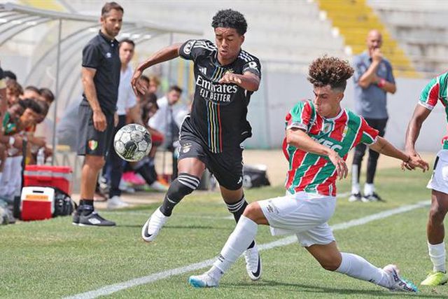 Estrela inicia defesa do título com vitória sobre o Benfica