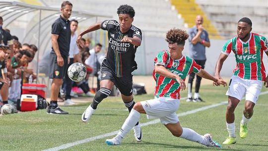 Estrela inicia defesa do título com vitória sobre o Benfica