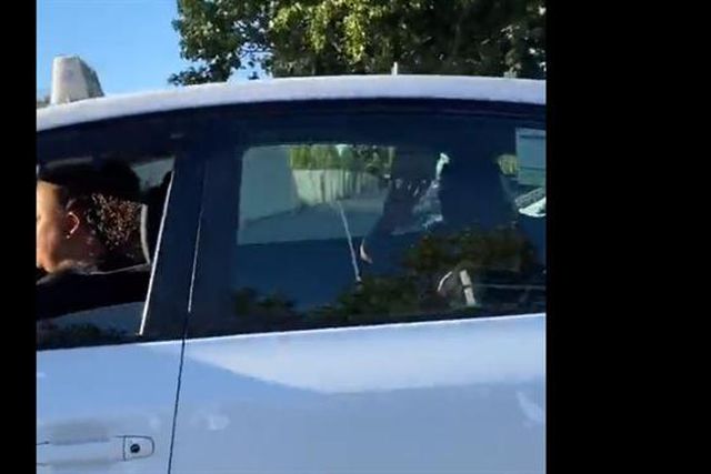 Carro topo de gama? Nada disso, Bellingham chega ao treino de… táxi (vídeo)