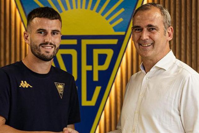 Oficial: Parra é reforço até 2027