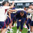 Mbappé está de volta: a praxe e dois espectadores especiais (fotos)