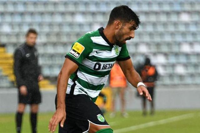 Reforço da lateral em ‘stand by’