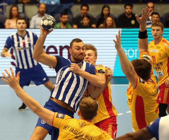 FC Porto soma terceira vitória na Gaia Handball Week
