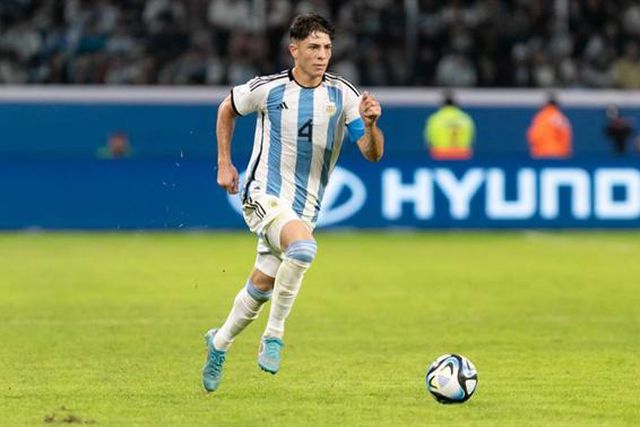 Notícia A BOLA: Agustín Giay  desejado para lateral-direito