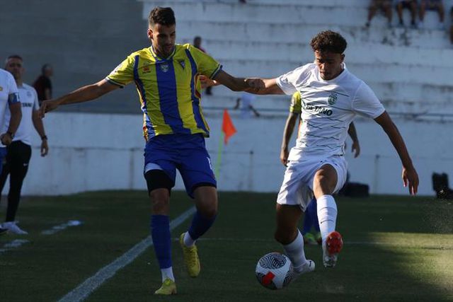 Sporting B aplica primeira derrota ao Atlético e é líder provisório