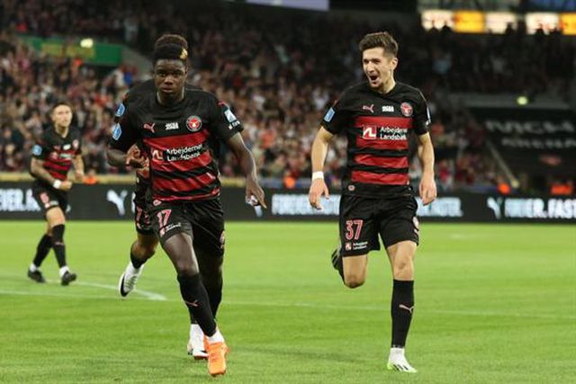 Ex-Benfica em grande em jogo com seis golos