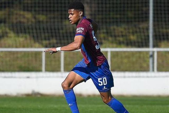 Pêro Pinheiro contrata médio Francisco Varela