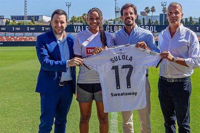 Elisha Sulola transfere-se do Valadares Gaia para o Valência