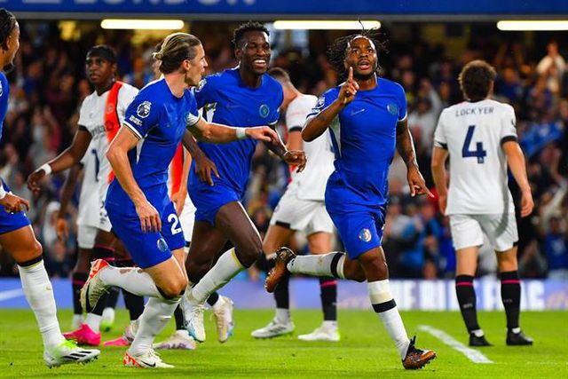 Bis e assistência de Sterling no primeiro triunfo do Chelsea (veja os golos)