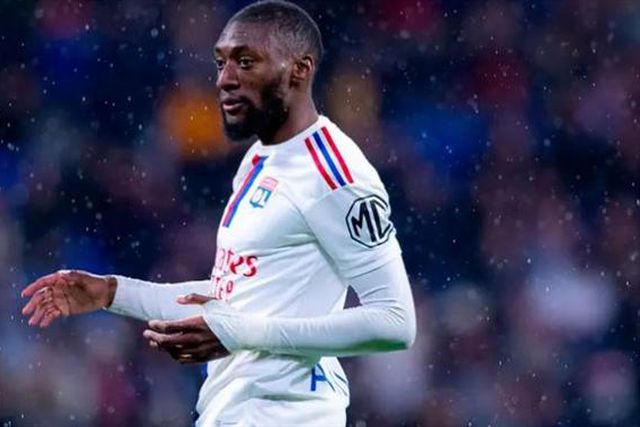 Oficial: extremo camaronês troca Lyon pelo Abha Club