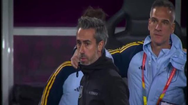 Gesto obsceno do selecionador espanhol aumenta polémica