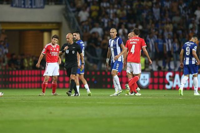 Dragões arrasam Luís Godinho e dualidade de critérios: «O 'show' do costume»