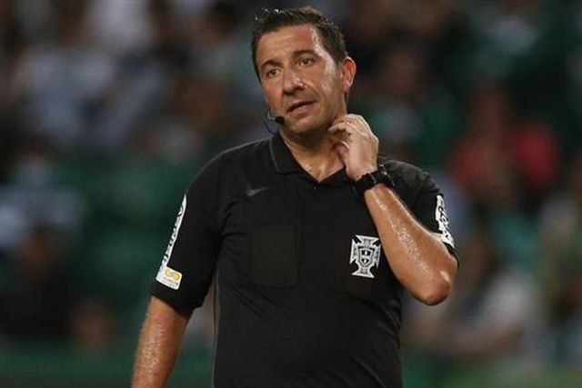 Oficial: Hugo Miguel retirado do jogo do Benfica B