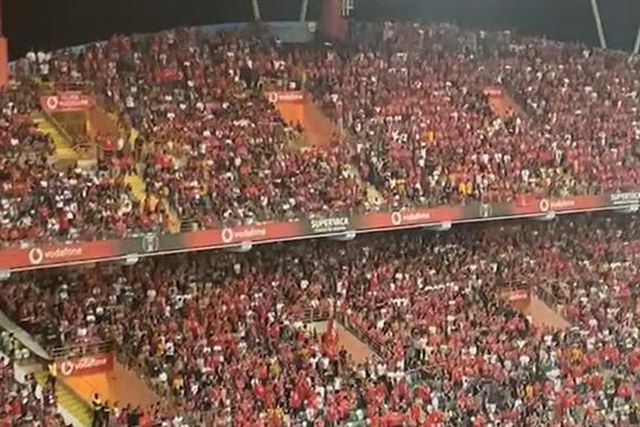 Veja estes dois vídeos e descubra a diferença entre as bancadas do Benfica e do FC Porto em Aveiro