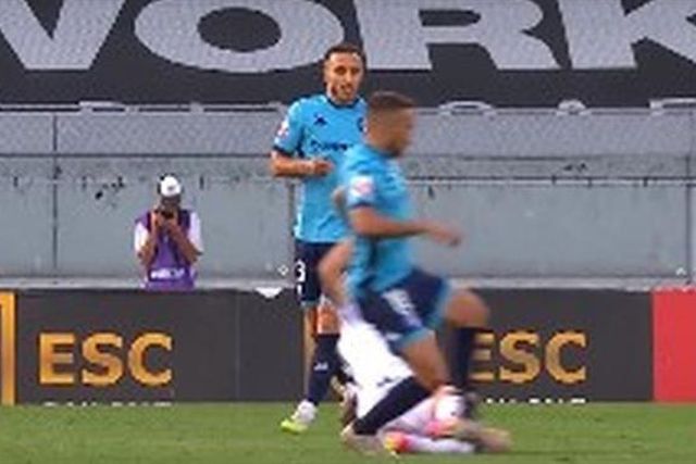 Nuno Santos entrou e cinco minutos depois foi expulso (vídeo)