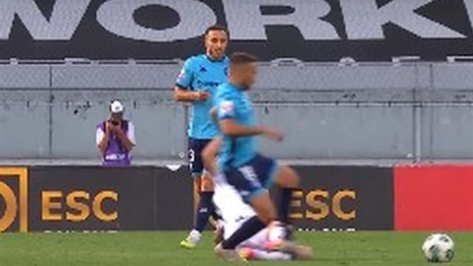 Nuno Santos entrou e cinco minutos depois foi expulso (vídeo)