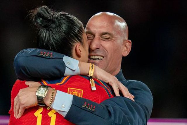 Jenni Hermoso denuncia pressões da RFEF e não só: «Senti-me vulnerável e vítima de agressão»