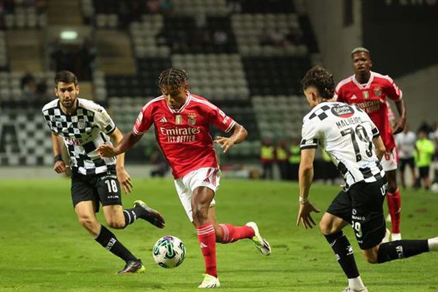 Que 'bomba' de Neres à barra!