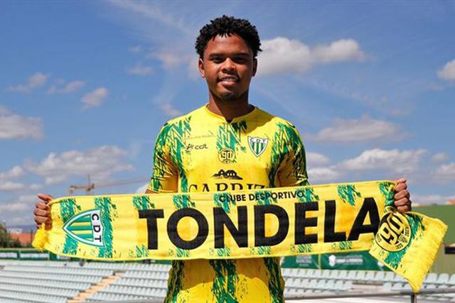 Oficial: do Botafogo para o eixo defensivo