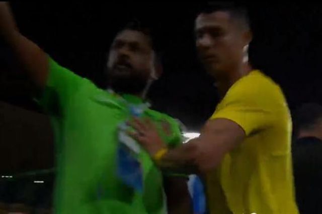 Ronaldo furioso com a equipa de arbitragem (vídeos)