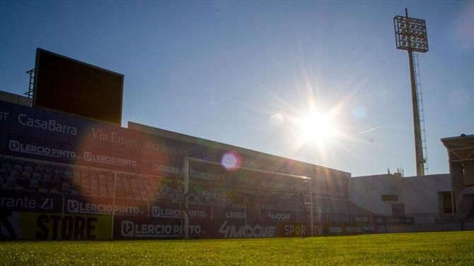 Feirense – Penafiel muda de estádio e horário