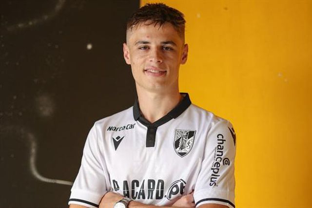Oficial: jovem médio chega para a equipa B